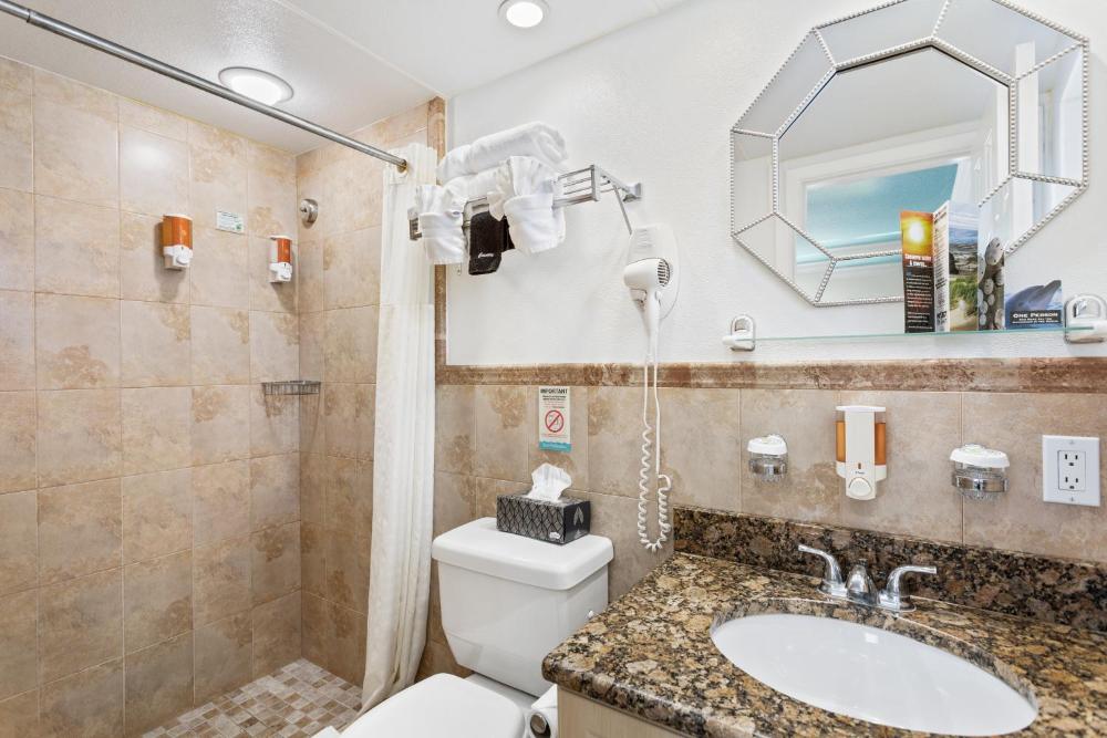 Standard Room: 2 Double Beds interior